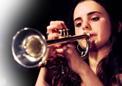 Andrea Motis playing trumpet